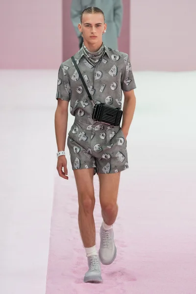 Look 38